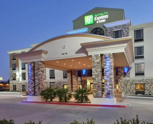 Holiday Inn Express and Suites Dallas South Desoto