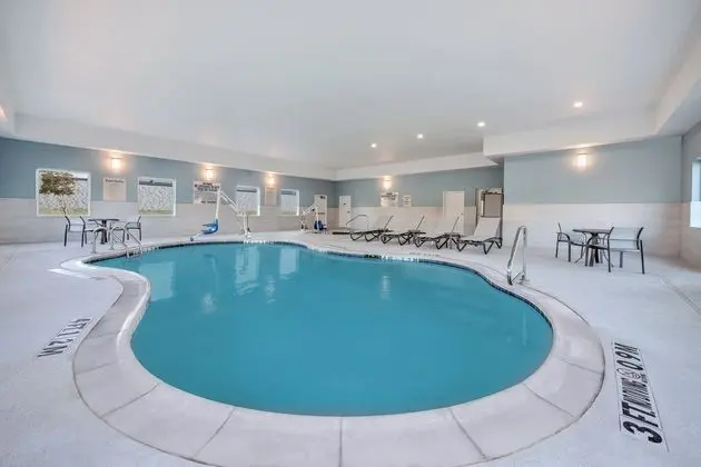 Holiday Inn Express Hotel & Suites Dallas West - Havuz