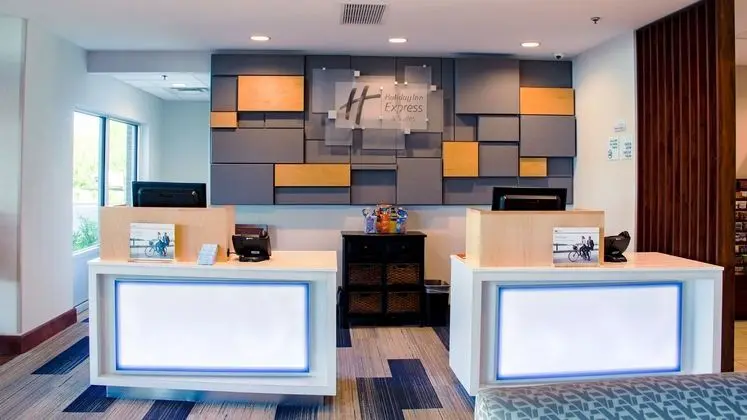 Holiday Inn Express Suites Danville - Dış Mekan