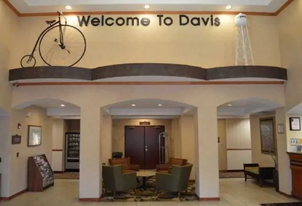 Holiday Inn Express & Suites Davis-University Area