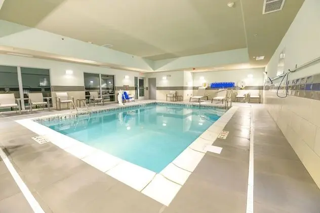Holiday Inn Express And Suites Dayton East Beavercreek, an IHG Hotel - Havuz