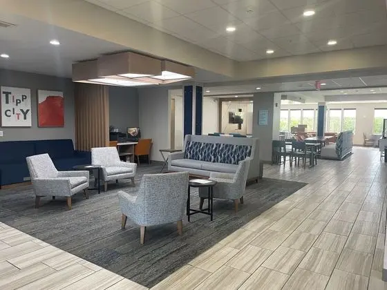 Holiday Inn Express and Suites Dayton North Tipp C - Dış Mekan