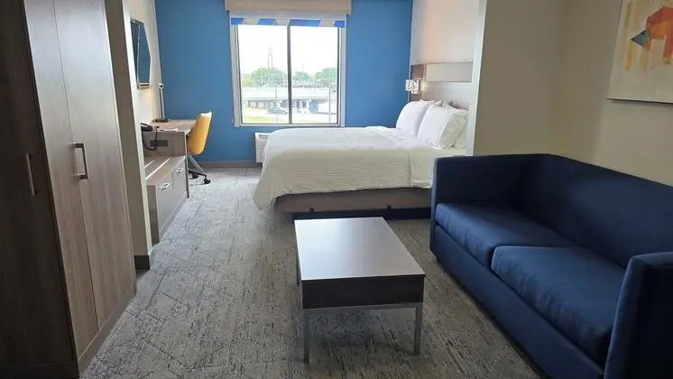 Holiday Inn Express and Suites Dayton North Tipp C - Oda
