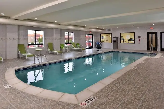 Holiday Inn Express & Suites Dearborn SW - Detroit Area, an IHG Hotel - Havuz