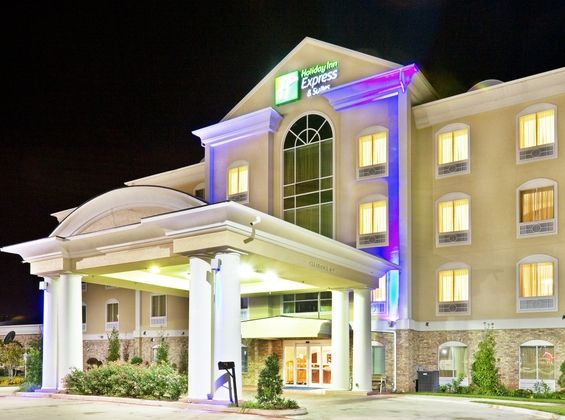 Holiday Inn Express and Suites Denison North Lake