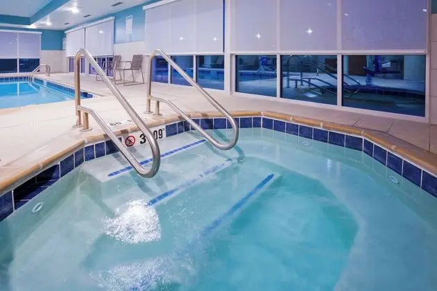 Holiday Inn Express & Suites Des Moines Downtown, an IHG Hotel - Havuz