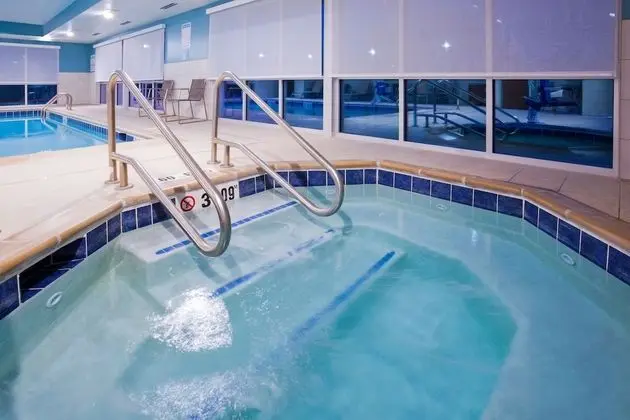 Holiday Inn Express & Suites Des Moines Downtown, an IHG Hotel - Havuz