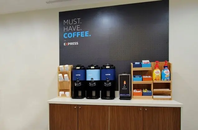 Holiday Inn Express & Suites Des Moines Downtown, an IHG Hotel - Yerinde Yemek