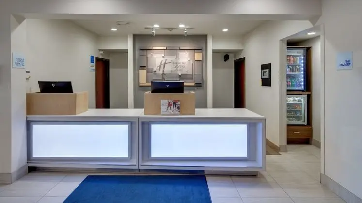 Holiday Inn Express and Suites Detroit Farmington - Dış Mekan