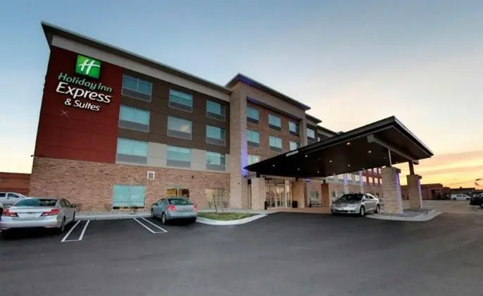 HOLIDAY INN EXPRESS & SUITES Detroit North - Rosev