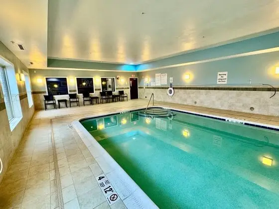 Holiday Inn Express Hotel & Suites Dewitt (Syracus - Havuz