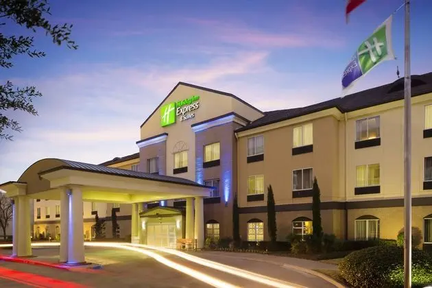 Holiday Inn Express and Suites DFW Grapevine