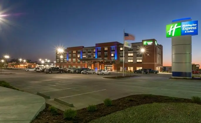 Holiday Inn Express and Suites Dodge City West