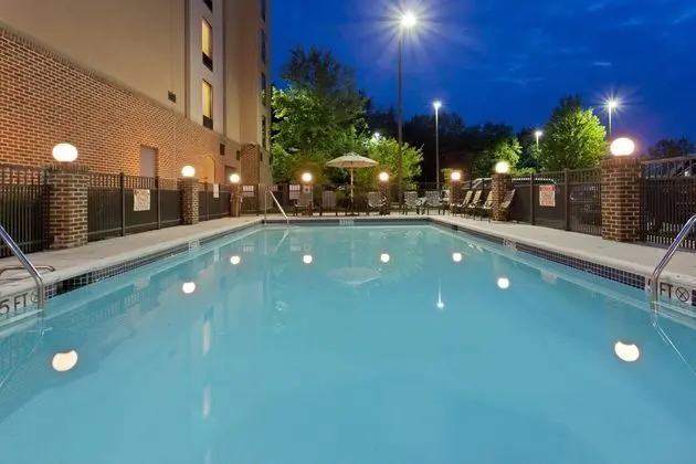 Holiday Inn Express & Suites Dover - Havuz