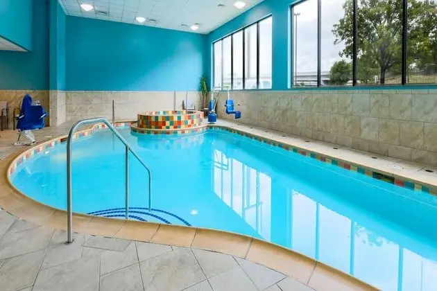 Holiday Inn Express & Suites Downtown Fort Worth - Havuz