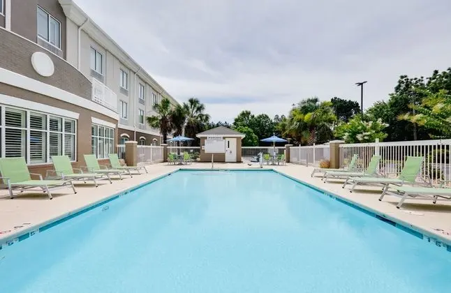 Holiday Inn Express and Suites Dublin - Havuz