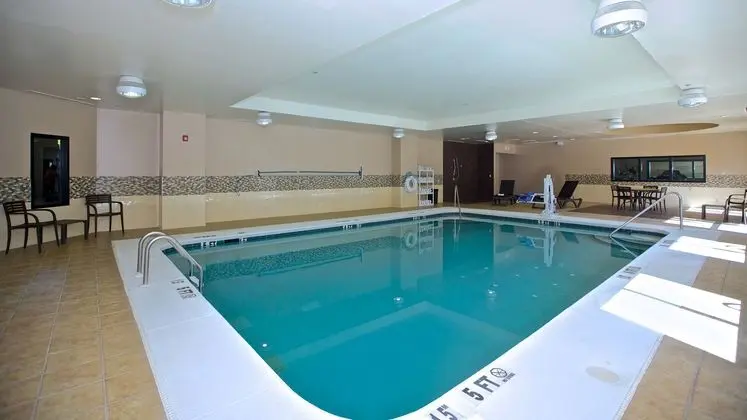 Holiday Inn Express and Suites Duluth Mall Area - Havuz