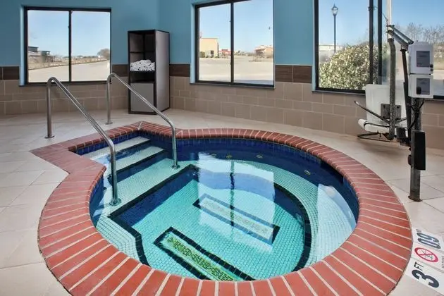 Holiday Inn Express & Suites Duncan - Havuz