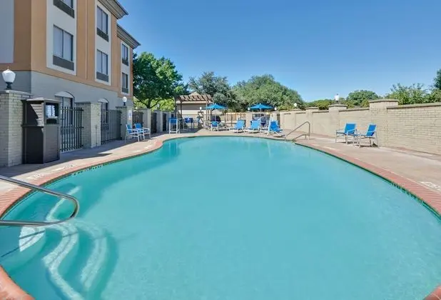 Holiday Inn Express and Suites Duncanville - Havuz