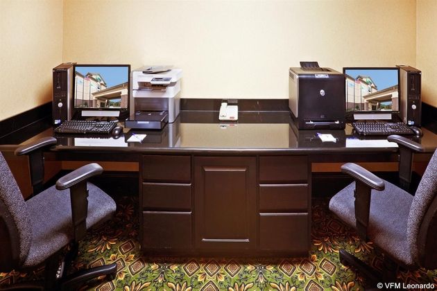 Holiday Inn Express and Suites Durant