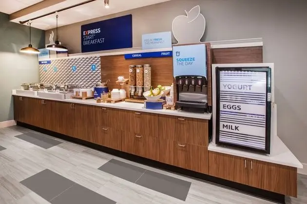 Holiday Inn Express Suites Dyersburg