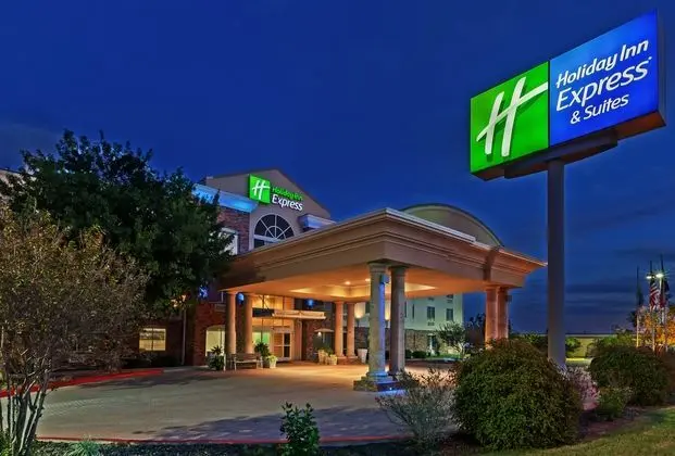 Holiday Inn Express and Suites Eagle Pass