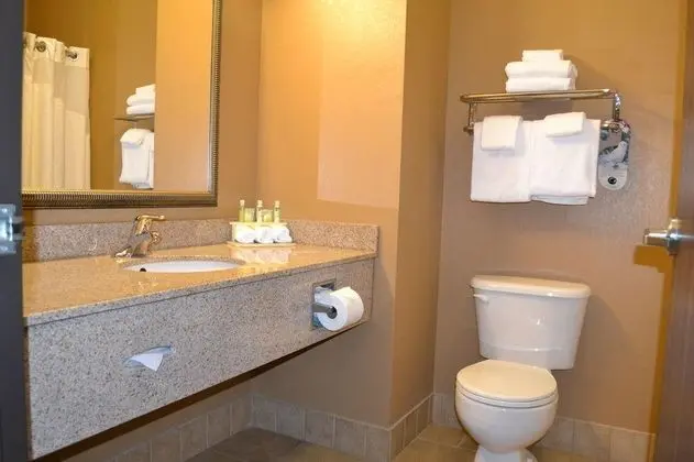 Holiday Inn Express and Suites Eau Claire North