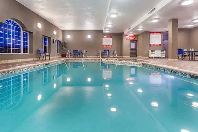 Holiday Inn Express and Suites Eau Claire North - Havuz