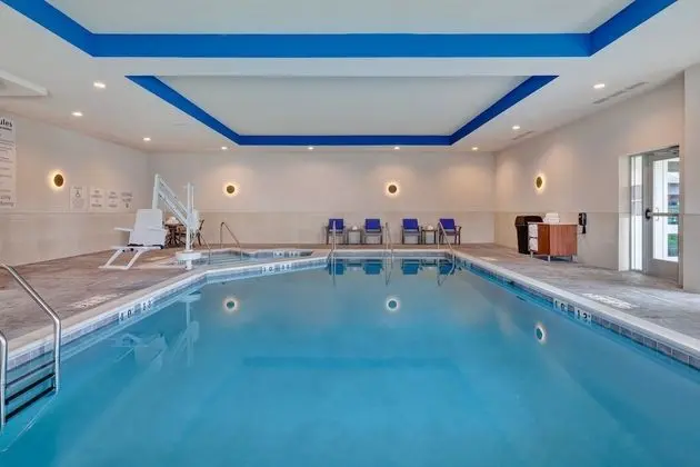Holiday Inn Express And Suites Eau Claire West I-94, an IHG Hotel - Havuz