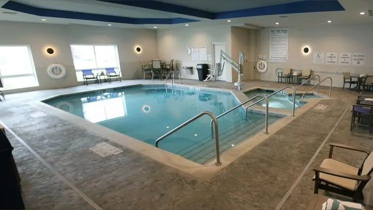 Holiday Inn Express And Suites Eau Claire West I-94, an IHG Hotel - Havuz