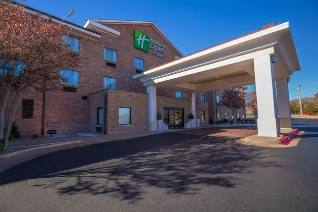 Holiday Inn Express and Suites Edmond