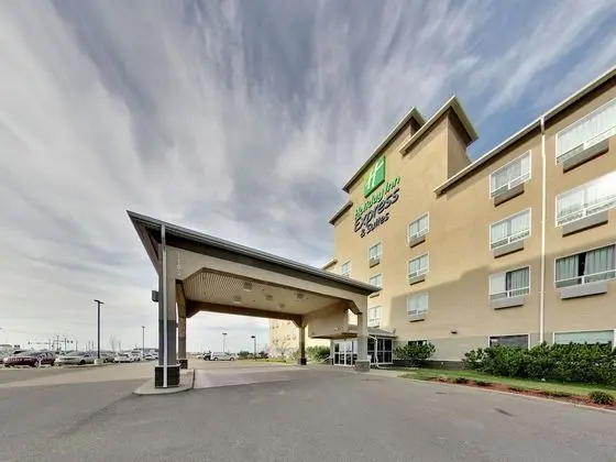 Holiday Inn Express & Suites Edmonton International Airport, an IHG Hotel
