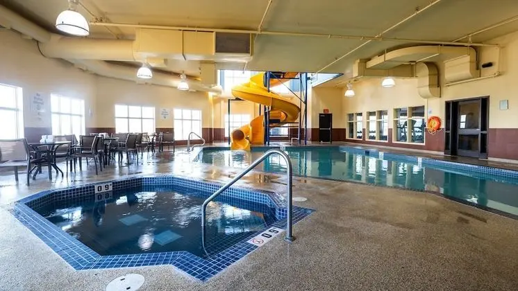 Holiday Inn Express & Suites Edmonton International Airport, an IHG Hotel - Havuz