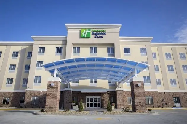 Holiday Inn Express and Suites Edwardsville