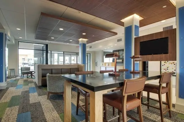 HOLIDAY INN EXPRESS AND SUITES ELIZABETHTOWN NORTH - Dış Mekan