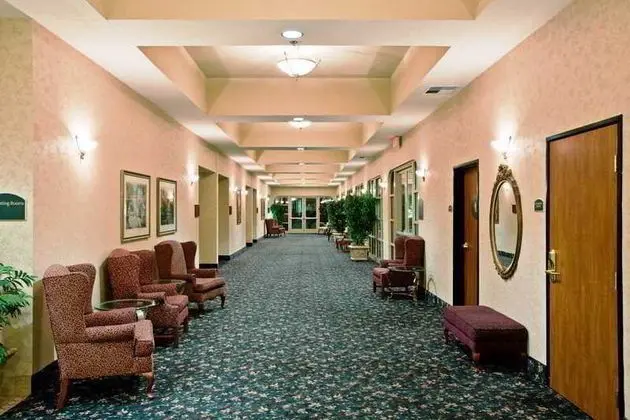 Holiday Inn Express & Suites Elk Grove East