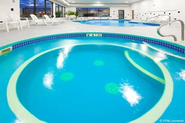 Holiday Inn Express and Suites Elkins