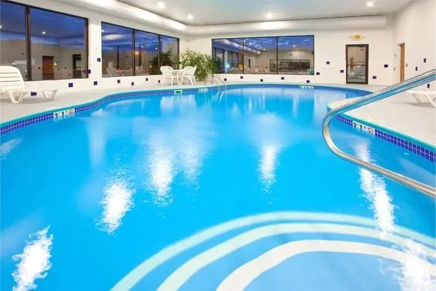 Holiday Inn Express and Suites Elkins - Havuz