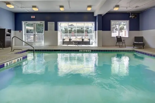 Holiday Inn Express and Suites Emporia - Havuz