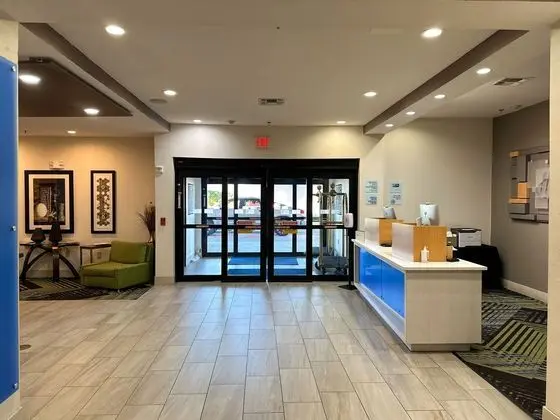 Holiday Inn Express and Suites Ennis - Dış Mekan