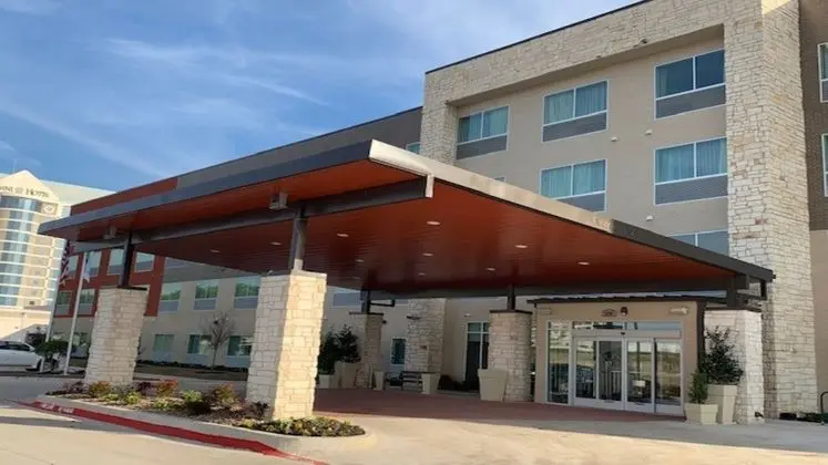 HOLIDAY INN EXPRESS AND SUITES FARMERS BRANCH