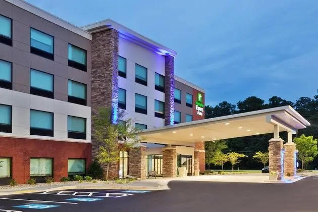 Holiday Inn Express & Suites Fayetteville, an IHG Hotel - Dış Mekan