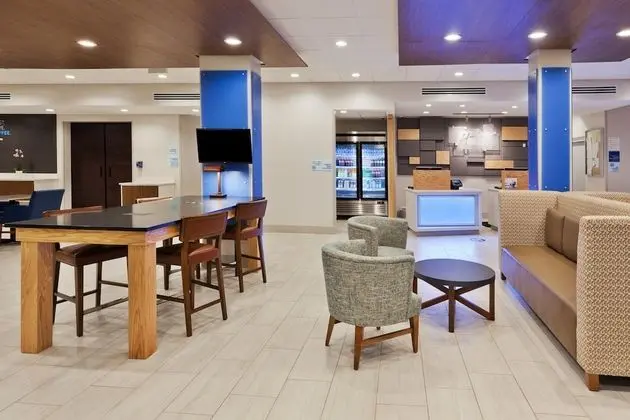 Holiday Inn Express & Suites Fayetteville, an IHG Hotel - Lobi