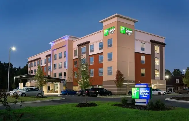 Holiday Inn Express And Suites Fayetteville South, an IHG Hotel - 1
