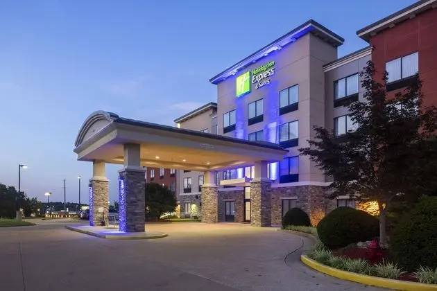 Holiday Inn Express and Suites Festus South St. Lo
