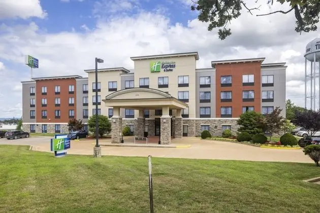 Holiday Inn Express and Suites Festus South St. Lo