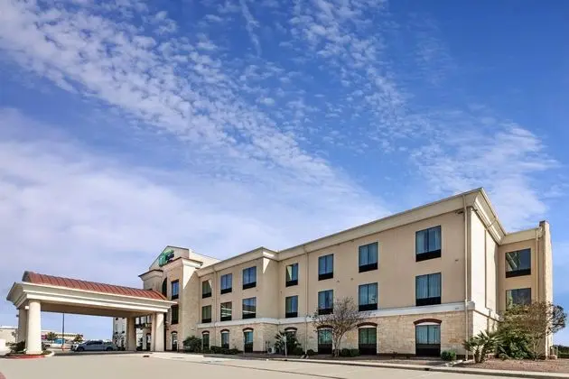 Holiday Inn Express and Suites Floresville