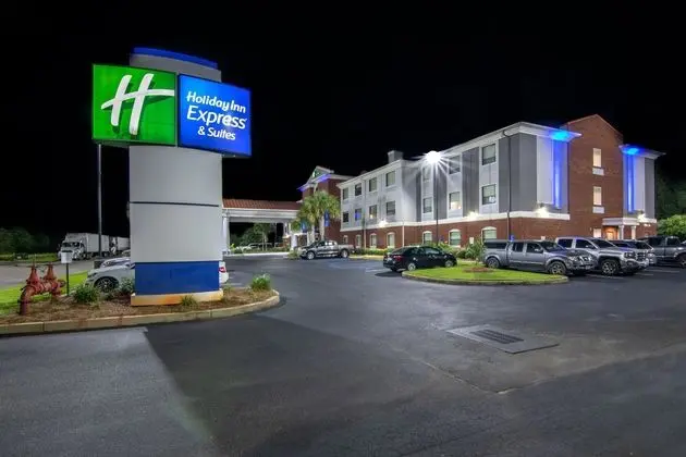 Holiday Inn Express and Suites Foley N Gulf Shores
