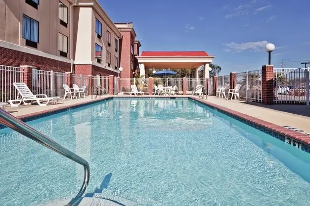 Holiday Inn Express and Suites Forest