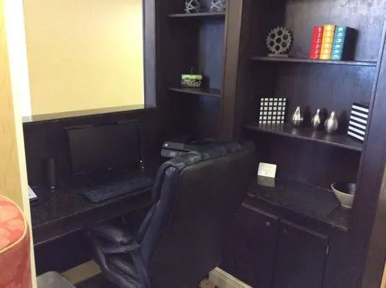 Holiday Inn Express and Suites Forest - Genel